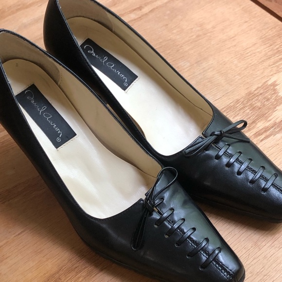 VTG Black pointy toe lace-up bow detail heels EUC - Picture 2 of 6